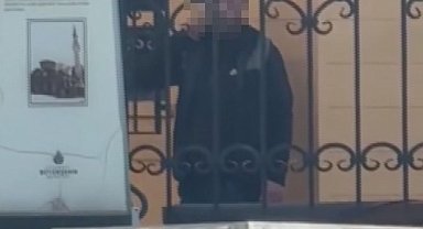 İstanbul - Fatih'te öğle namazından çıkan cemaate bıçakla saldırdı