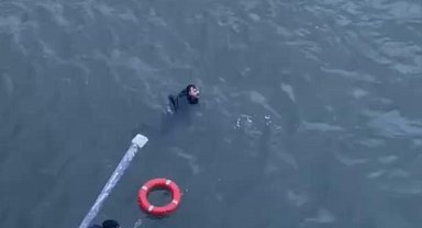 İstanbul - Haliç Metro Köprüsü'nden düştü Deniz polisi kurtardı; o anlar kamerada