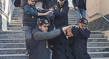 İstanbul - İstanbul'da sahte içki satanlara yönelik operasyonda gözaltına alınanlar adliyeye sevk edildi