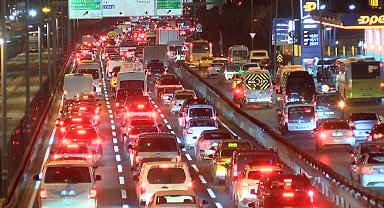 İstanbul- İstanbul'da trafik yoğunluğu yüzde 80'e ulaştı