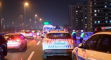 İstanbul- Kağıthane D-100'de bariyerlere çarpan motosiklet sürücüsü hayatını kaybetti