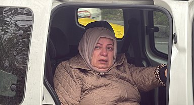 İstanbul - Kağıthane'de aydınlatma direğine çarpan otomobil devrildi: Öksürürken çarptım