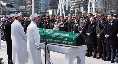 İstanbul- Kartalkaya'da hayatını kaybeden Defne Arkadaş İnal ve kızları son yolculuğuna uğurlandı