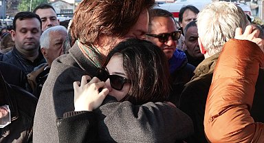 İstanbul- Kartalkaya'da otel yangınında hayatını kaybeden Müge Turan ve kızı son yolculuğuna uğurlandı