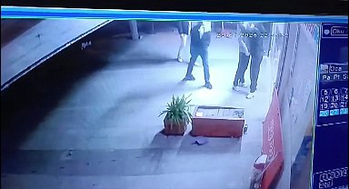 İstanbul - Küçükçekmece'de yeni silahını gösterirken arkadaşını öldürdü