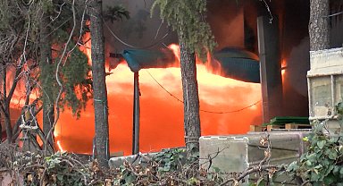 İstanbul- Maltepe'de polyester havuz deposunda yangın