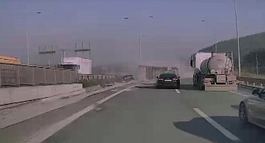 İstanbul - Pendik'te TIR'ın devrildiği anlar kamerada