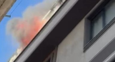 İstanbul- Sancaktepe'de 4 katlı binanın çatı katı yandı