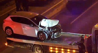 İstanbul-Ümraniye TEM Otoyolu'nda otomobil yolcu otobüsüne çarptı: 2 yaralı