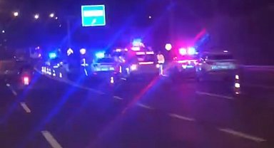 İzmir'de, otoyolda arızalanan otomobilini iterken arkadan gelen aracın çarpmasıyla öldü