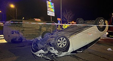 İzmit'te otomobil ile hafif ticari araç çarpıştı: 4 yaralı