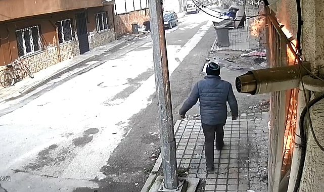 Jandarmayı gören şüpheli, kendisini kilitlediği evinde direniyor; ikna çabaları sürüyor