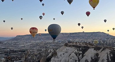 Kapadokya'da 2024 yılında 770 bin turist sıcak hava balonuyla uçtu