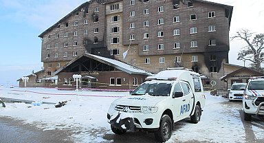 Kartalkaya'da yanan otelin çevresinde güvenlik çemberi