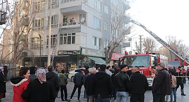 Kayseri'de 4 katlı binada yangın; 11 kişi dumandan etkilendi