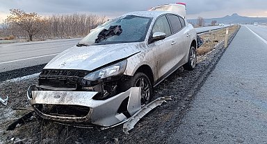 Kayseri'de otomobil refüje düştü: 4 yaralı