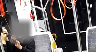 Kayseri'de tramvaylara zarar veren yolcular kamerada