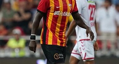 Kayserispor, takım arkadaşına tokat atıp, kırmızı kart gören Bahoken'i kadro dışı bıraktı