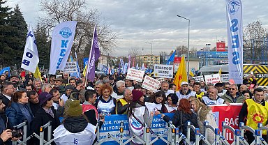 KESK'ten bakanlık önünde basın açıklaması