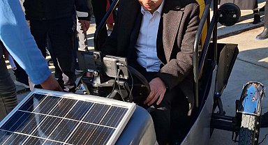 Liseliler, güneş enerjisiyle çalışan araç geliştirdi; kaymakam tur attı