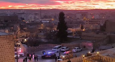 Mardin'de komşu esnafların bıçaklı kavgası 2 yaralı