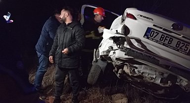 Mardin'de otomobil tarlaya uçtu; 5 yaralı