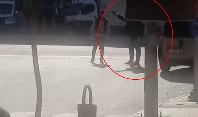 Mardin'de, sokak ortasında silahlı kavga kamerada: 1 yaralı
