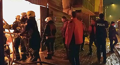 Mersin'de çuval deposunda çıkan yangın söndürüldü