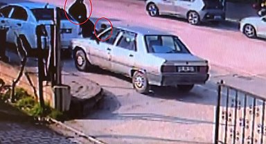 Motosikletin çarptığı 2 yaşındaki oğlunu kucaklayıp, sağlık ocağına koştu