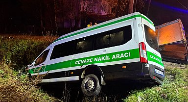 Ölen kişinin yakınlarını taşıyan minibüs su kanalına düştü; 1'i ağır, 10 yaralı