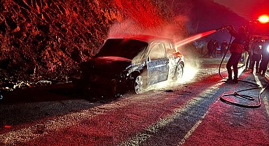 Osmaniye'de seyir halindeki otomobil alev aldı
