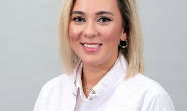 Otel yangınında hayatını kaybeden öğretim görevlisi ile kızı toprağa verildi