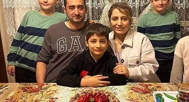 Otel yangınında ölen Vedat, ikizinin yanında toprağa verildi