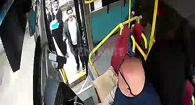 Otobüs şoförüne, eşi ve çocuğundan sürpriz kutlama