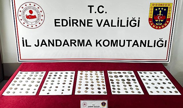 Otobüsteki yolcu üzerinde 177 sikke ele geçirildi