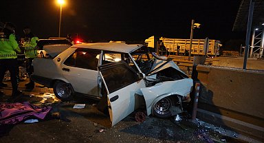 Otomobil, otoyol gişesinin beton bariyerine çarptı: 2 ölü, 5 yaralı