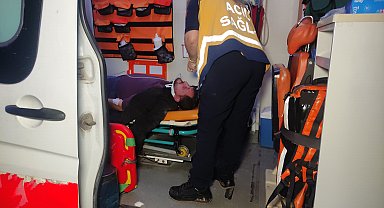 Otomobil, TIR'ın altına girdi: 2 yaralı