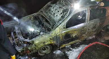 Otomobille motosikletin çarpıştığı kazada araçlar alev aldı; 2 yaralı