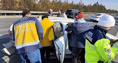 Otomobiller çarpıştı; 12 yaralı