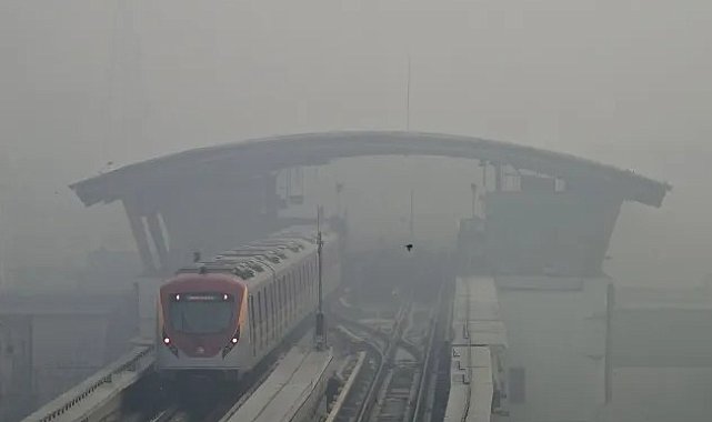 Pakistan'da sis: Görüş mesafesi 50 metrenin altına düştü