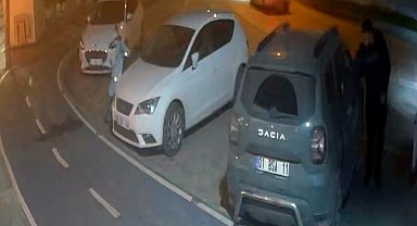 Park halindeki araçtaki cep telefonu ve para bulunan çantayı çaldı