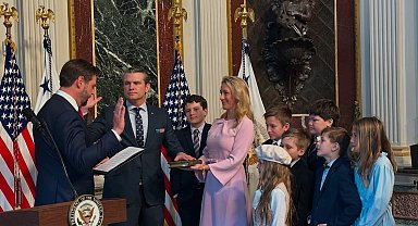 Pete Hegseth, ABD Savunma Bakanı olarak yemin edip görevine başladı