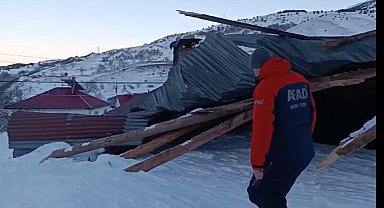 Posof'ta cami ve lojman üzerine çığ düştü