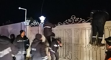 Sahildeki kaçak tatil köyü yıkıldı