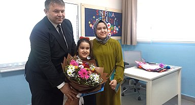 Şehit kızının ilk karne heyecanı