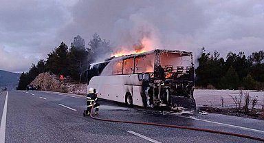 Servis otobüs alev alev yandı