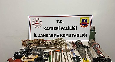 Sit alanı tümülüste define arayan 4 kişi yakalandı