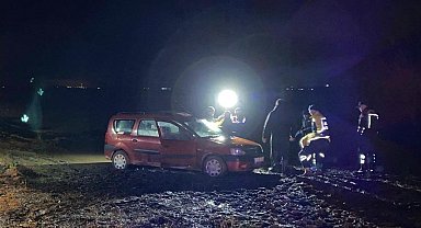 Tarladaki otomobilde ölü bulundu