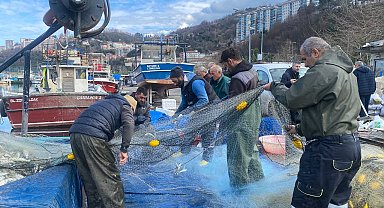 Tekneyle açıldıkları denizden 2 ton lüferle döndüler