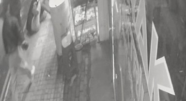 Telefon tamircisi ile müşterilerinin kavgası güvenlik kamerasında